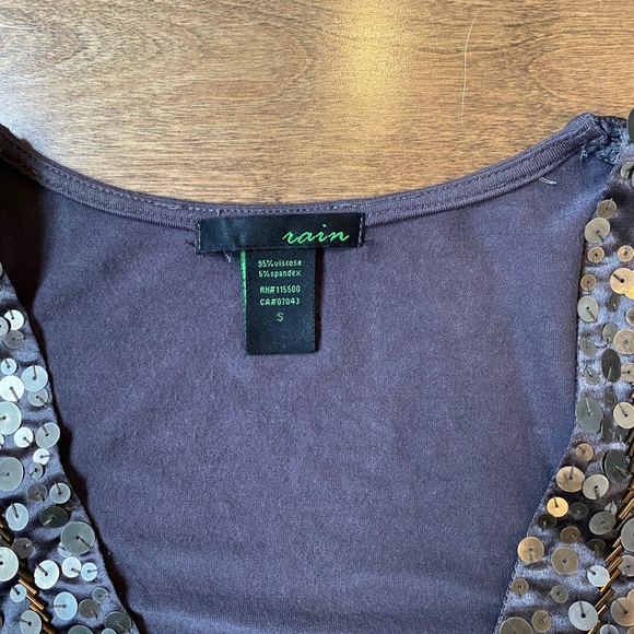 V neck top - Picture 2 of 3